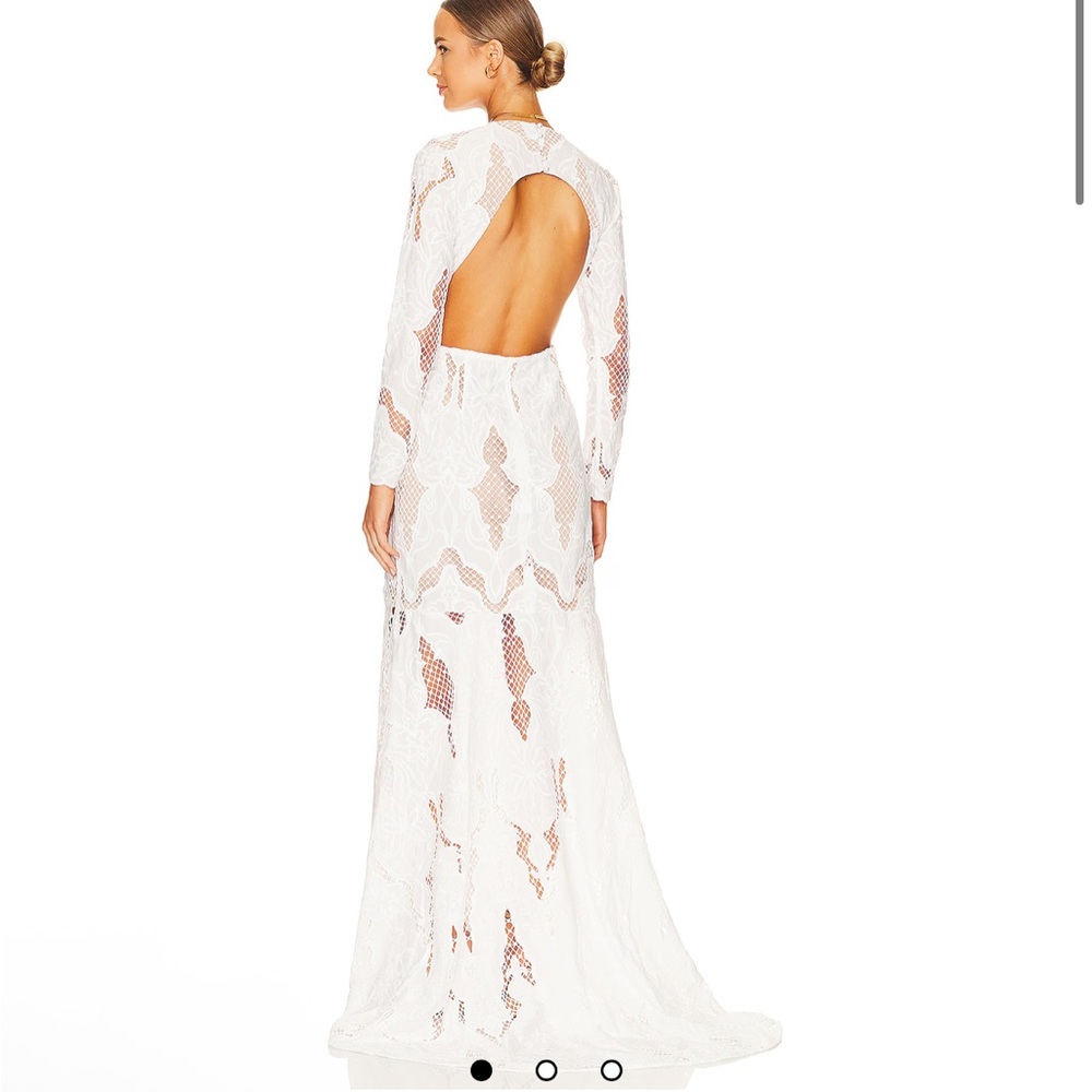 Elliatt Registry Gown in Ivory M - Picture 3 of 9